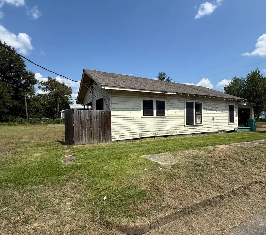 401 6th Ave., Amory, MS 38821 - #2