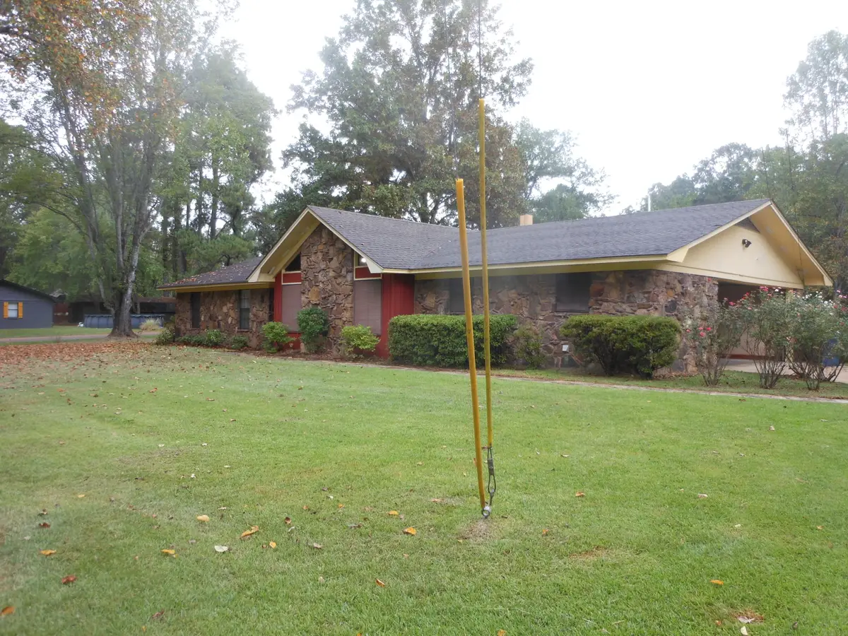 174 W 10th St., Pontotoc, MS 38863 - #1