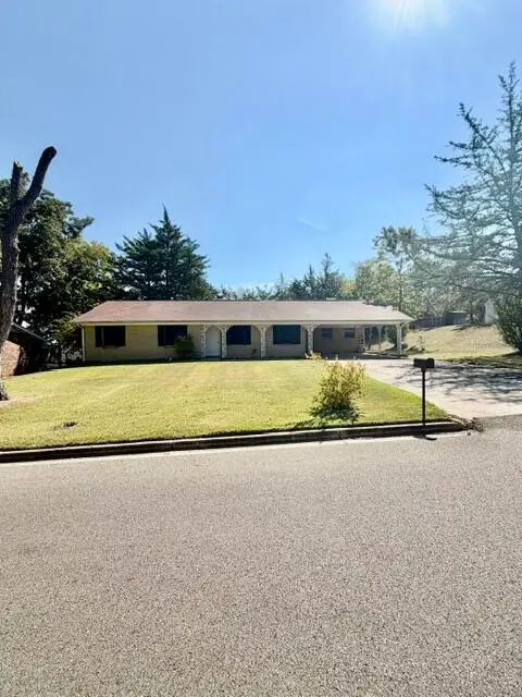 1303 Van Buren Ave., Tupelo, MS 38801