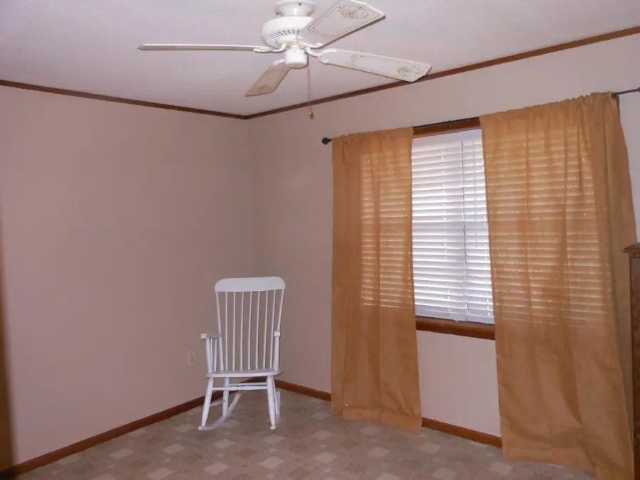 377 Pineridge Dr., Pontotoc, MS 38863 - #3