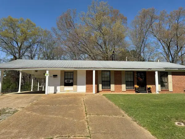 334 3rd Ave., Houston, MS 38851