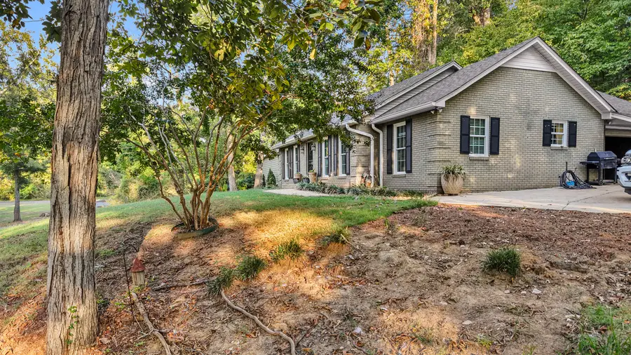 1028 Morgan Dr., New Albany, MS 38652 - #3