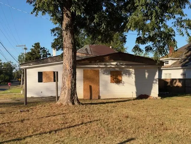 211 E Main St., New Albany, MS 38652 - #2