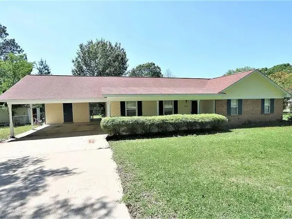 1067 Elvis Presley Dr., Tupelo, MS 38804