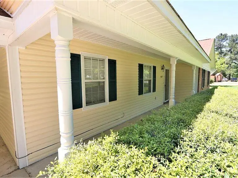 1067 Elvis Presley Dr., Tupelo, MS 38804 - #3