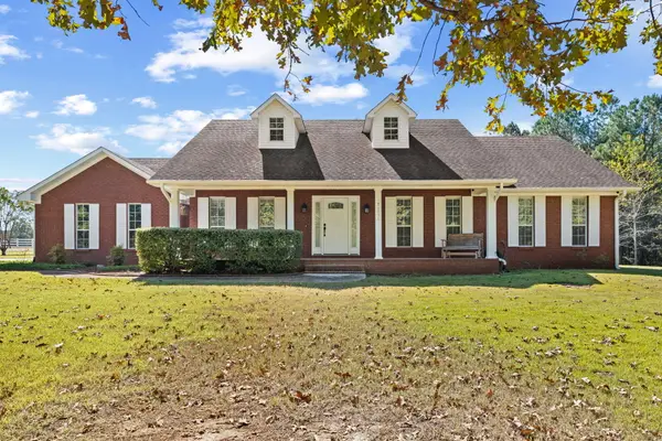 143 Hillview Dr., Mooreville, MS 38857