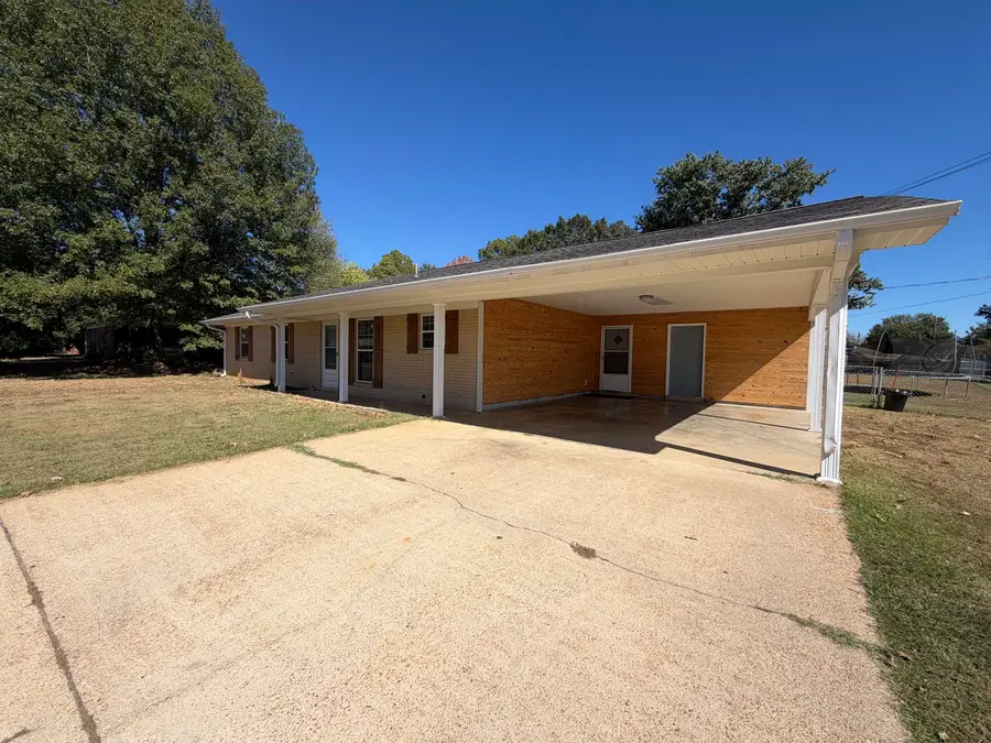 2728 Lawndale Dr., Tupelo, MS 38801 - #2
