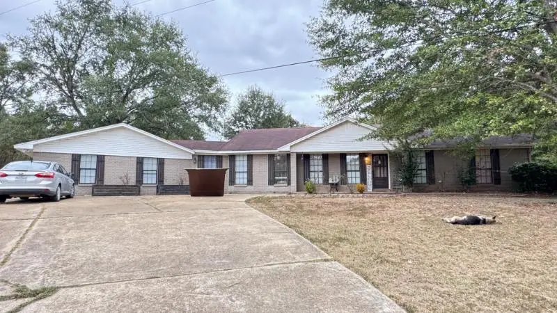 215 Clingan Ln., Pontotoc, MS 38863 - #1