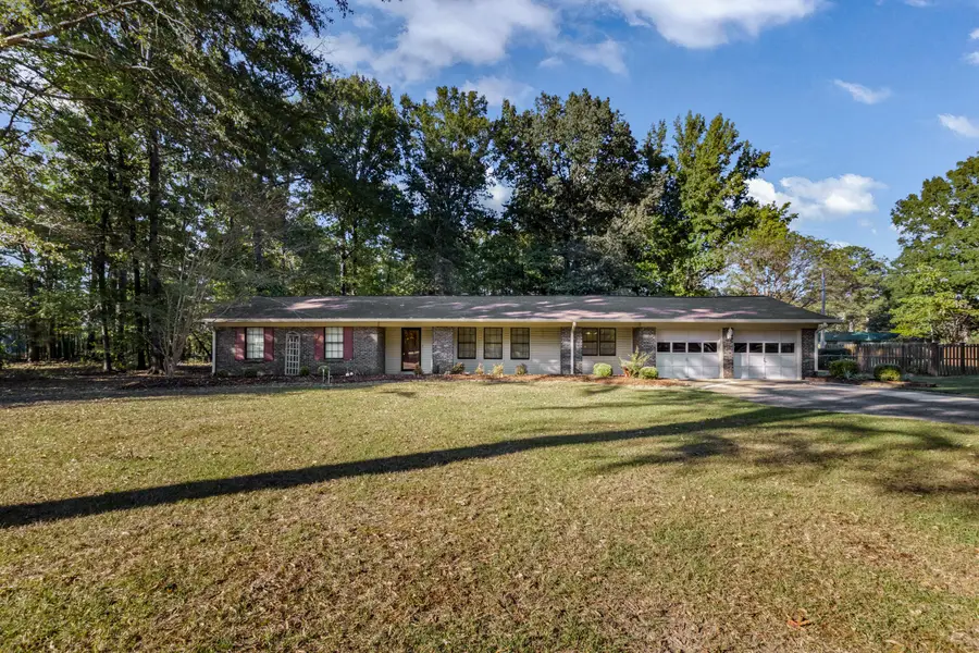 921 Cheryl Dr., Aberdeen, MS 39730 - #2