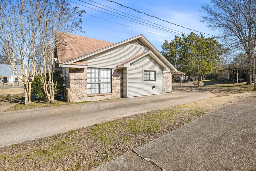 2404 Crestwood Dr., Tupelo, MS 38801 - #2