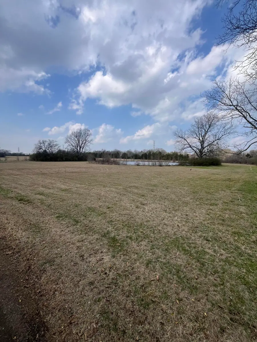 958 Bissell Rd, Tupelo, MS 38801 - #3