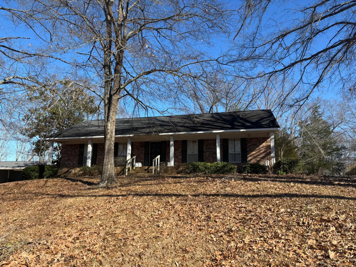 402 Pineridge Dr., New Albany, MS 38652 - #1