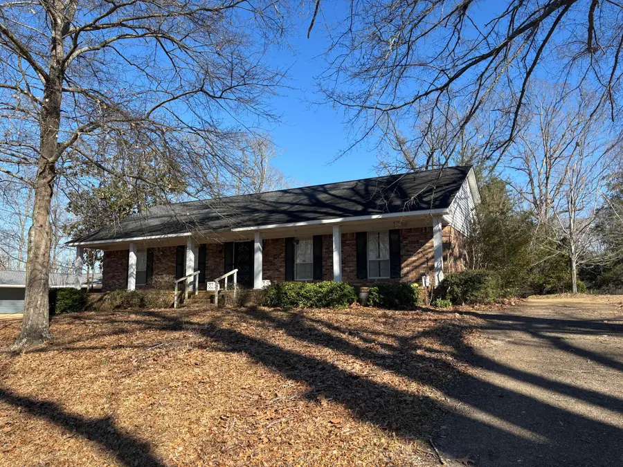 402 Pineridge Dr., New Albany, MS 38652 - #3