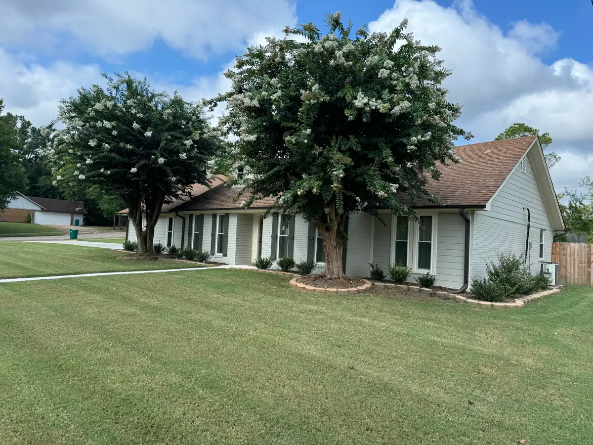 1804 Lawndale Dr., Tupelo, MS 38801 - #1