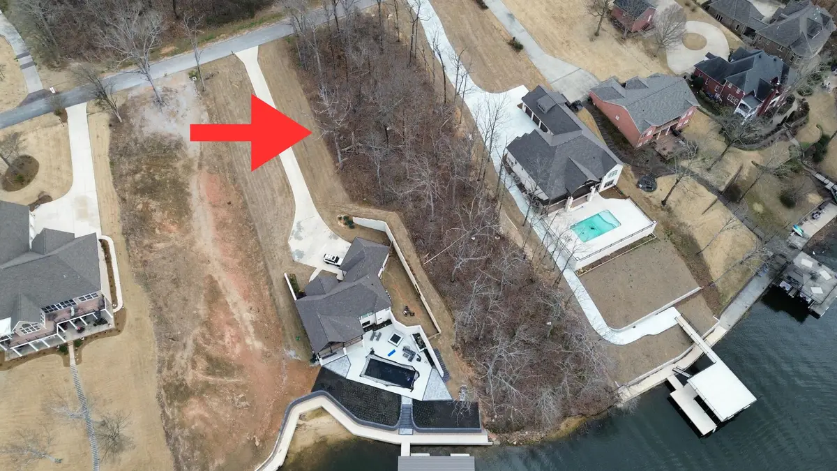 Hunter Point Cv., Muscle Shoals, AL 35661 - #1