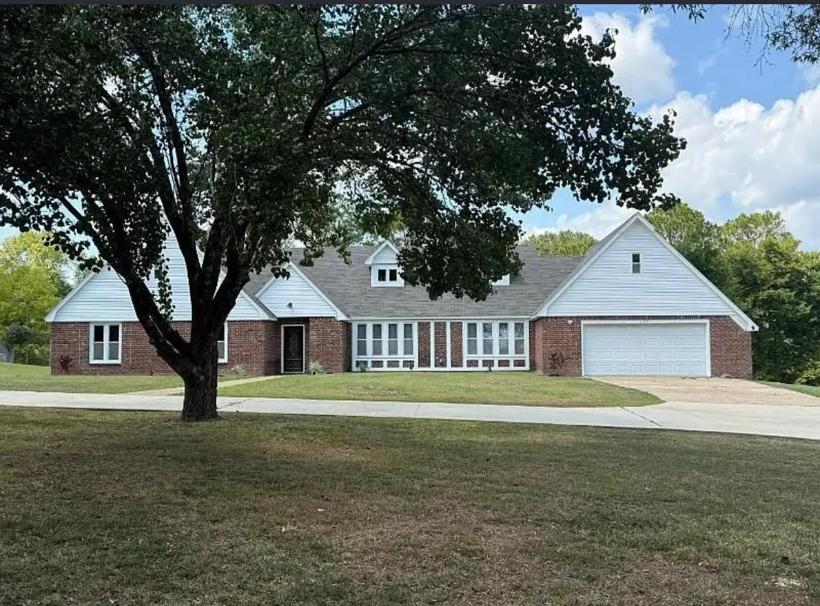 2010 Lawndale Dr., Tupelo, MS 38801 - #1