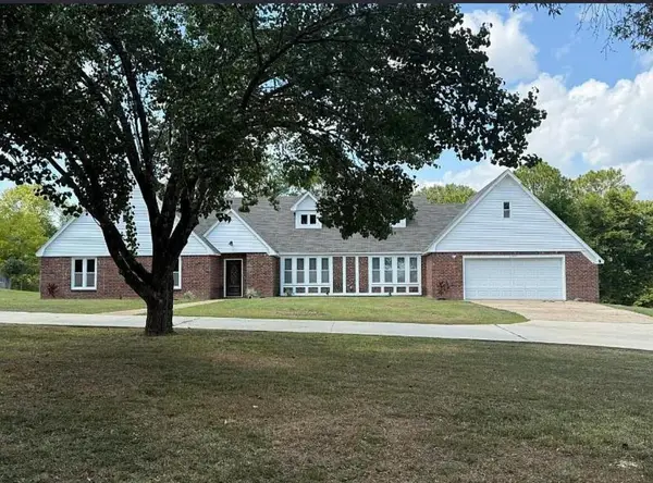 2010 Lawndale Dr., Tupelo, MS 38801