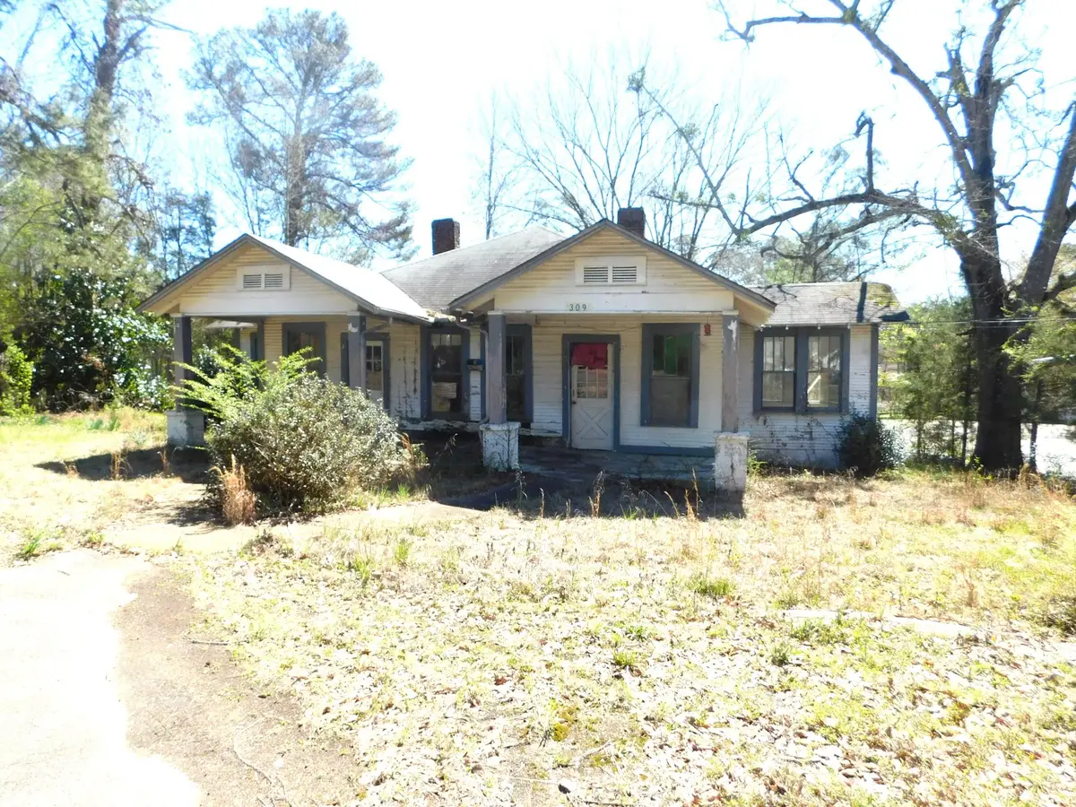 311 E Bankhead St., Fulton, MS 38843 - #1