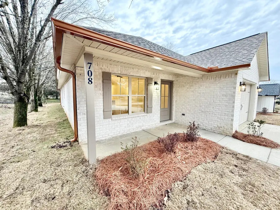 708 Robindale, Tupelo, MS 38801 - Image #2