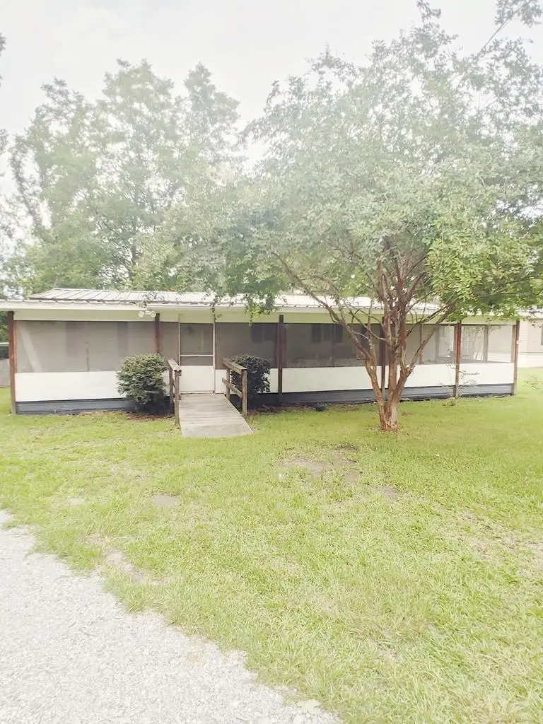346 Lakeside Dr, Carriere, MS 39426 - Image #1