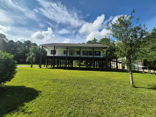 7041 Hancock Dr, Bay St Louis, MS 39520