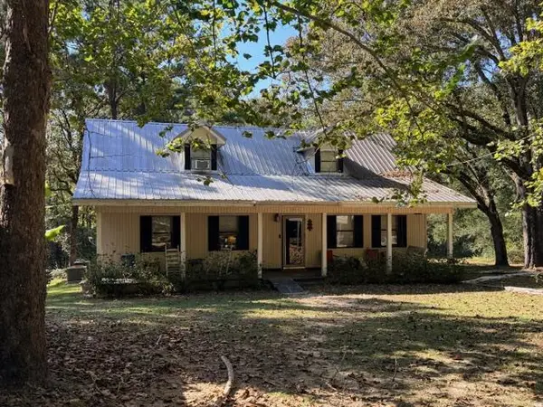 17 Hackbarth Rd, Poplarville, MS 39470