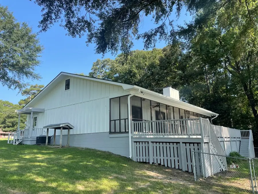 725 W Lakeshore Dr, Carriere, MS 39426 - Image #2