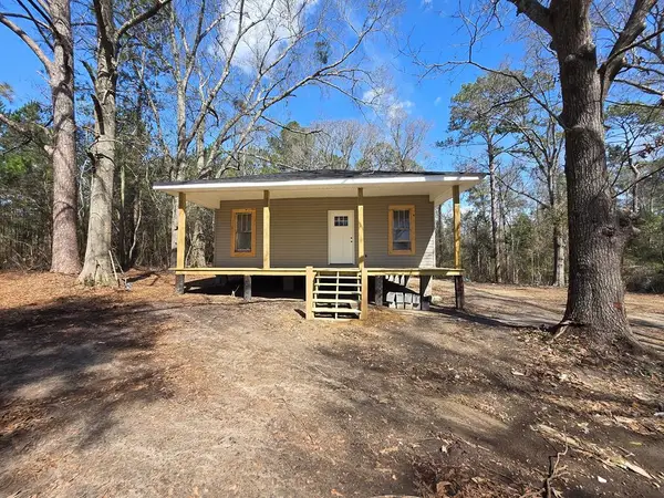 34 Leo Eaves Rd, Picayune, MS 39466