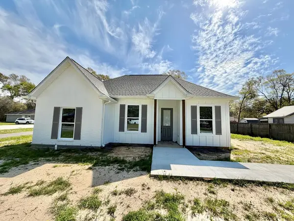 197 S Jackson Ave, Picayune, MS 39466