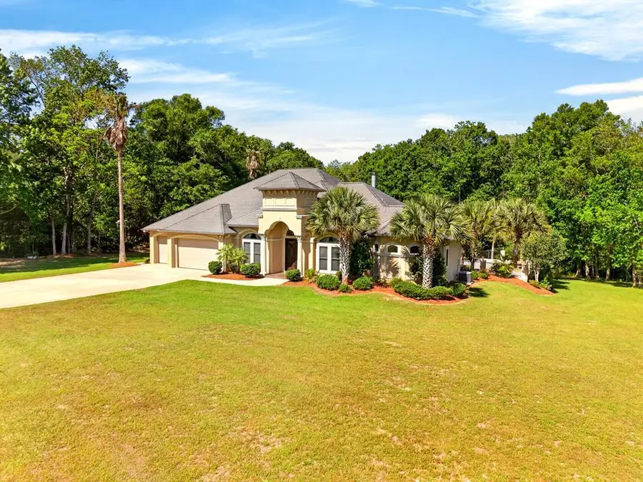 365 North Hill Dr, Carriere, MS 39426 - #2