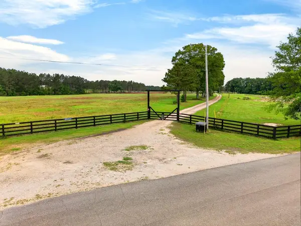 76 Rue Peter Ln., Poplarville, MS 39470