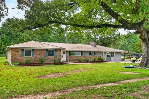 631 Red Hill Church Rd, Lumberton, MS 39455