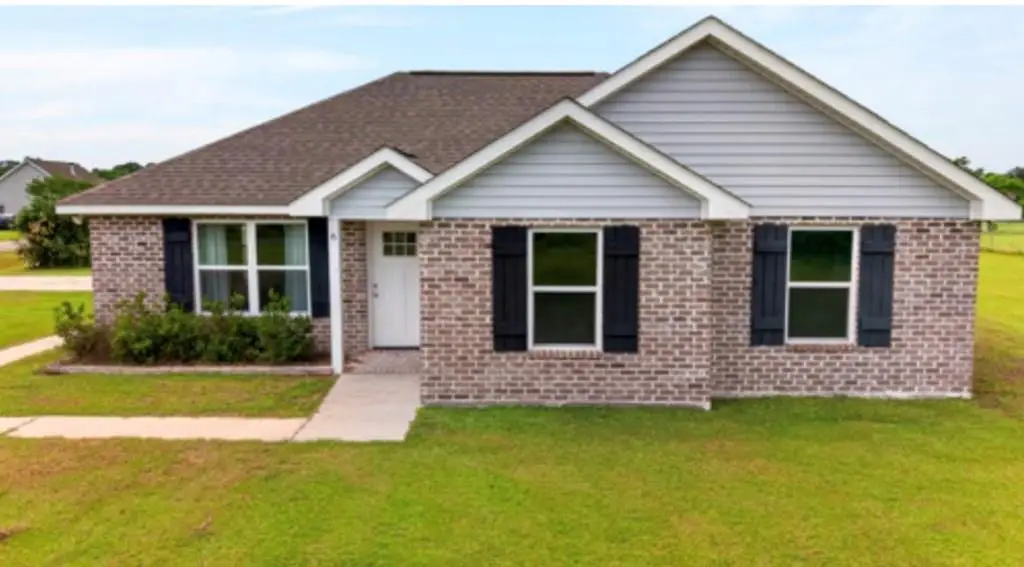 6 Hawthorne Rd., Picayune, MS 39466 - #1