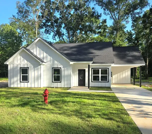 1027 Neal Road, Picayune, MS 39466