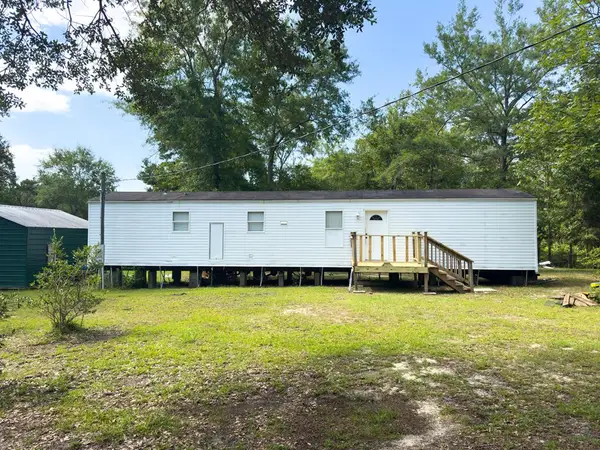 4 Grassy Ln, Poplarville, MS 39470