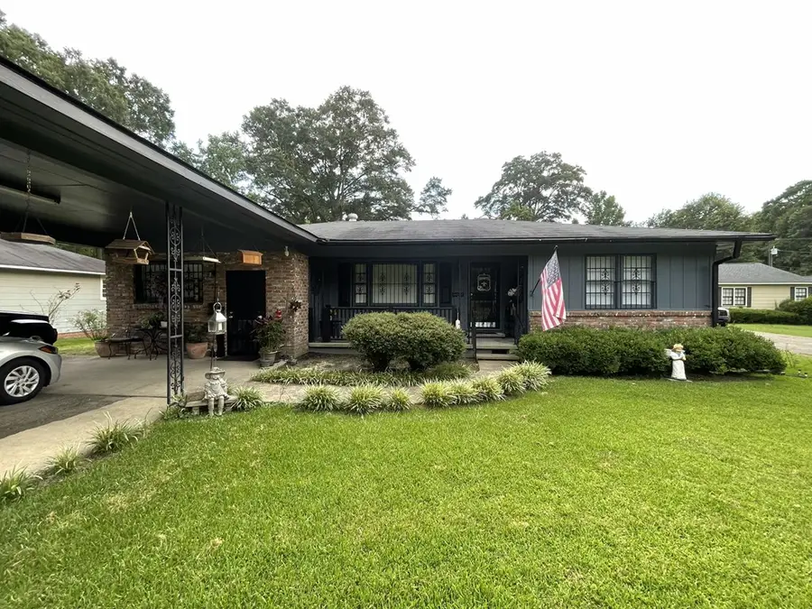 1172 W 20th St, Laurel, MS 39440 - #2