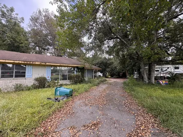 106 S Elmwood St, Picayune, MS 39467