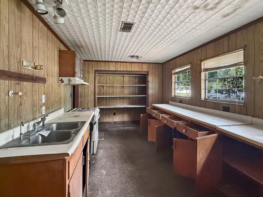 500 Pine Street, Picayune, MS 39466 - #3