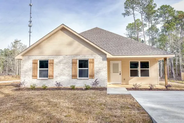 698 Hogan St., Waveland, MS 39573