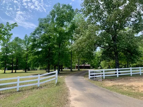 9864 Highway 98 E, Smithdale, MS 39664