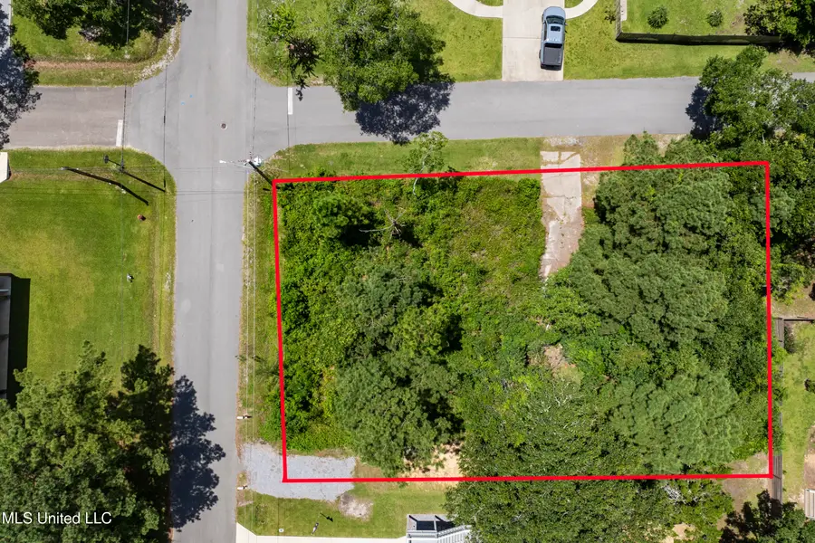 233 Leonhard Avenue, Bay Saint Louis, MS 39520 - Image #3