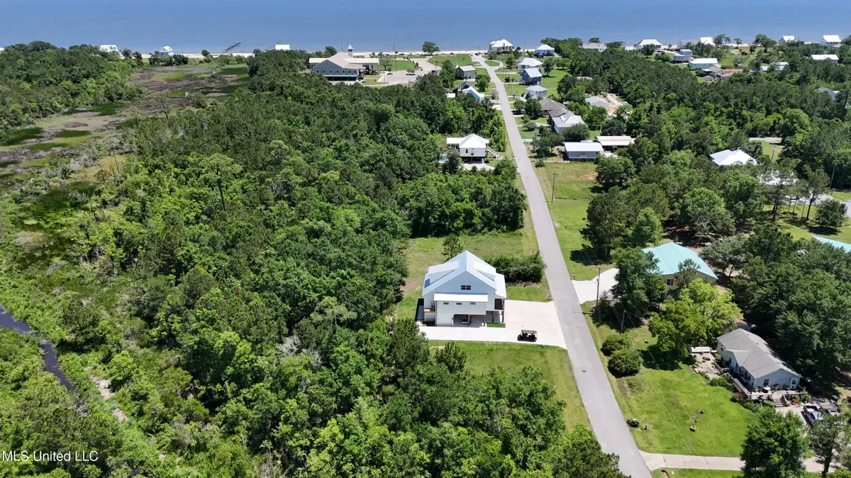180 Vacation Lane, Waveland, MS 39576 - Image #1