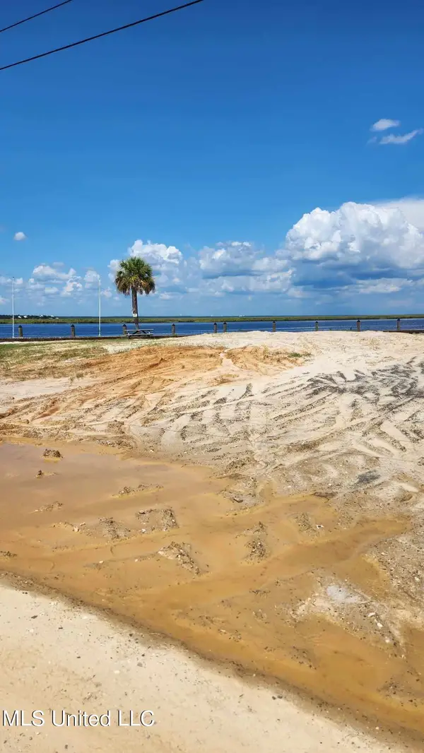 11038 Clleeves Street, Bay Saint Louis, MS 39520