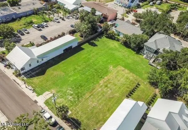 138-140 Main Street, Bay Saint Louis, MS 39520