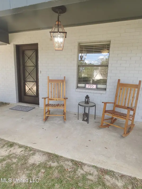 705 E Lakeshore Drive, Carriere, MS 39426