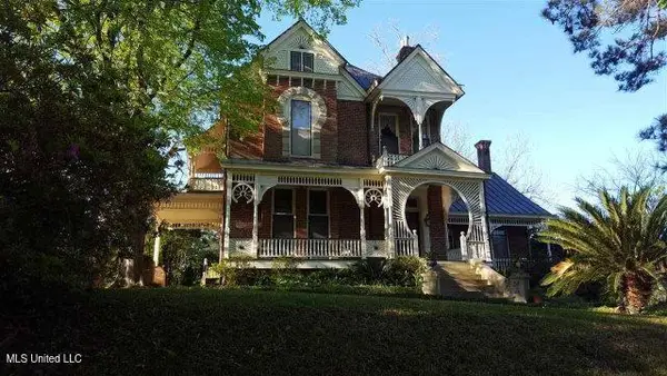 1016 Main Street, Natchez, MS 39120