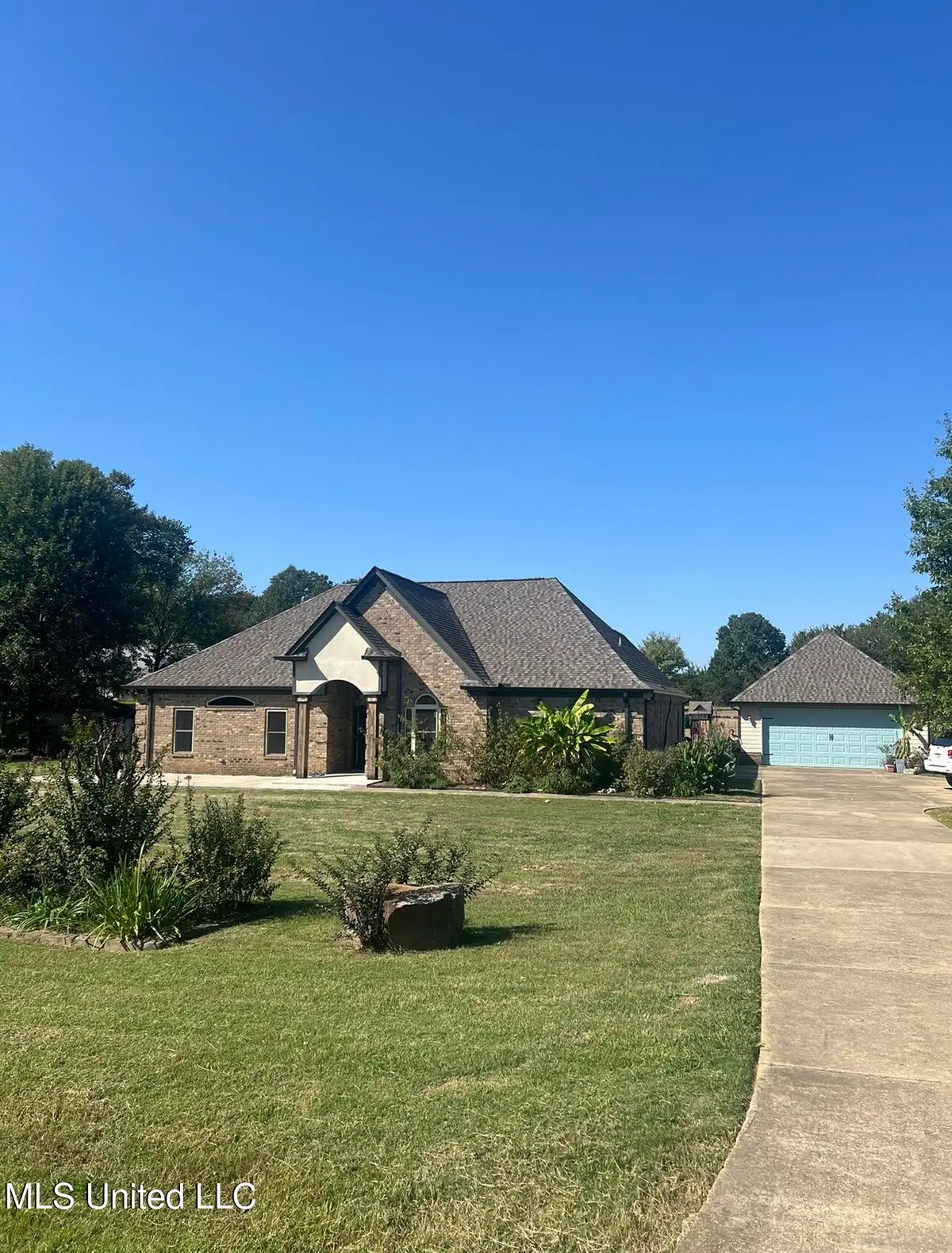 196 S Moore Crossing Crossing, Byhalia, MS 38611 - Image #1