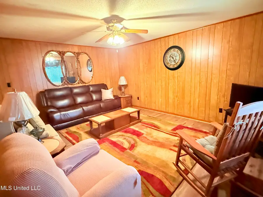 126 Lyon Drive, Grenada, MS 38901 - Image #2