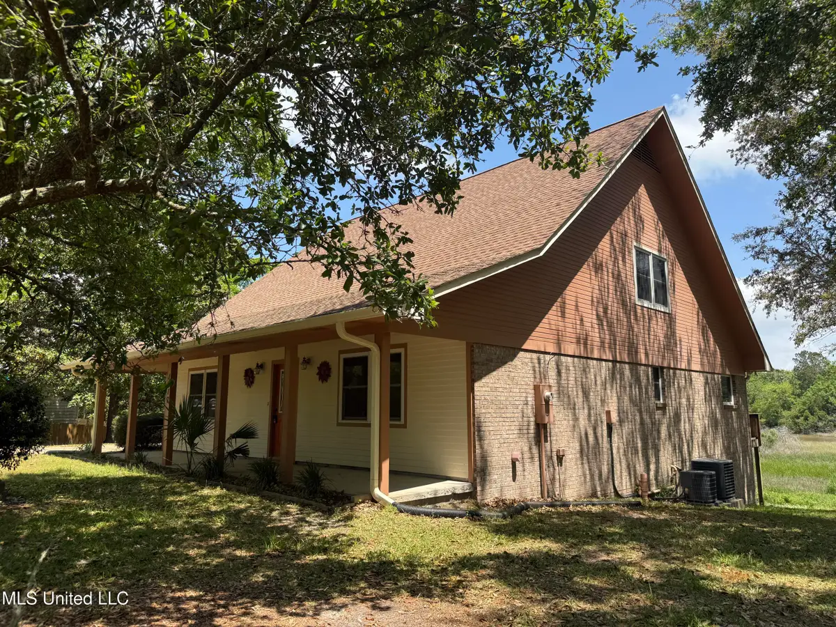 1517 Oak Leaf Circle, Gautier, MS 39553 - Image #1