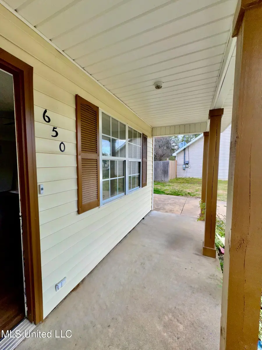 650 W Lake Drive, Holly Springs, MS 38635 - Image #2